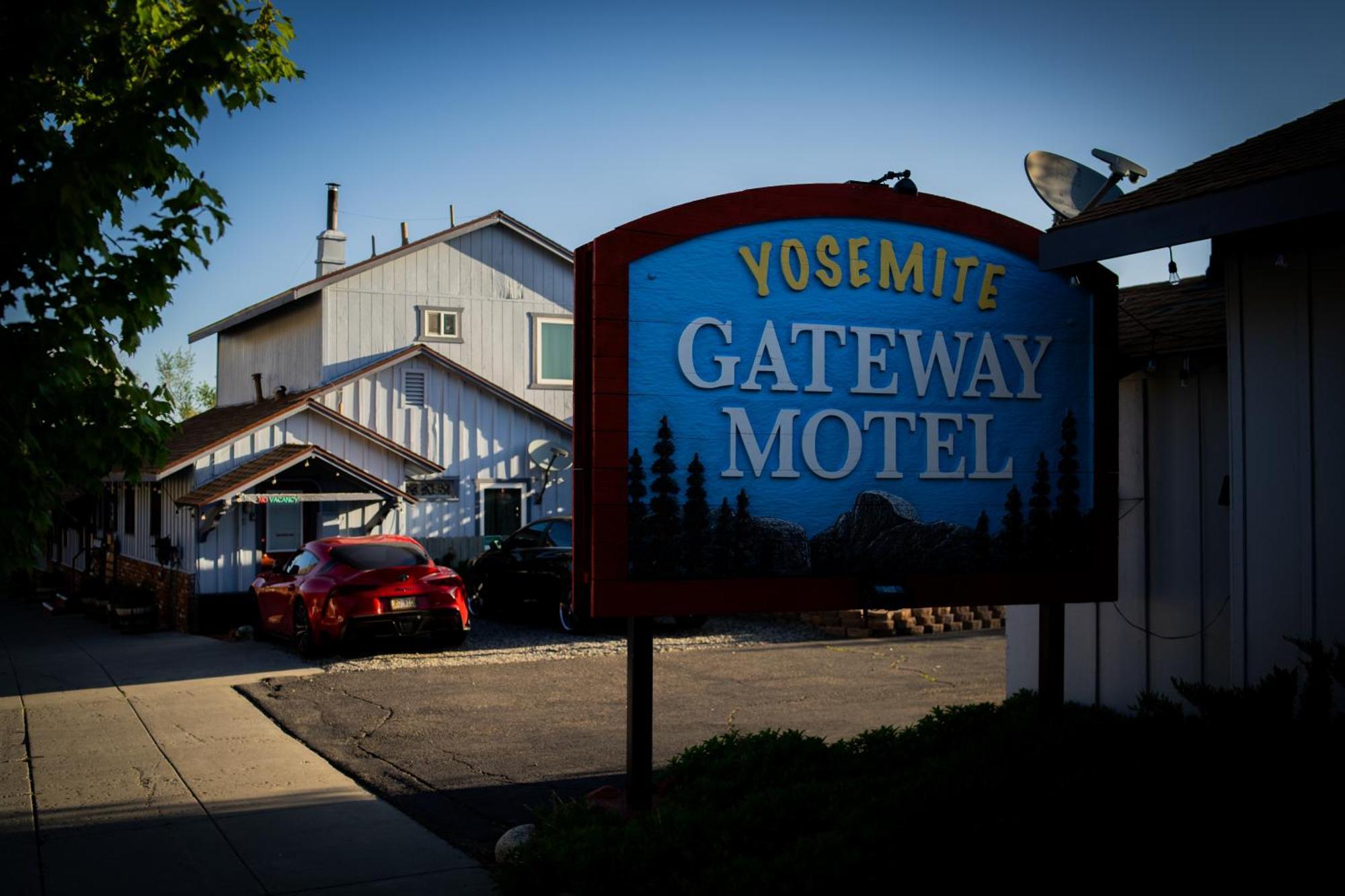 Yosemite Gateway Motel Lee Vining Bagian luar foto