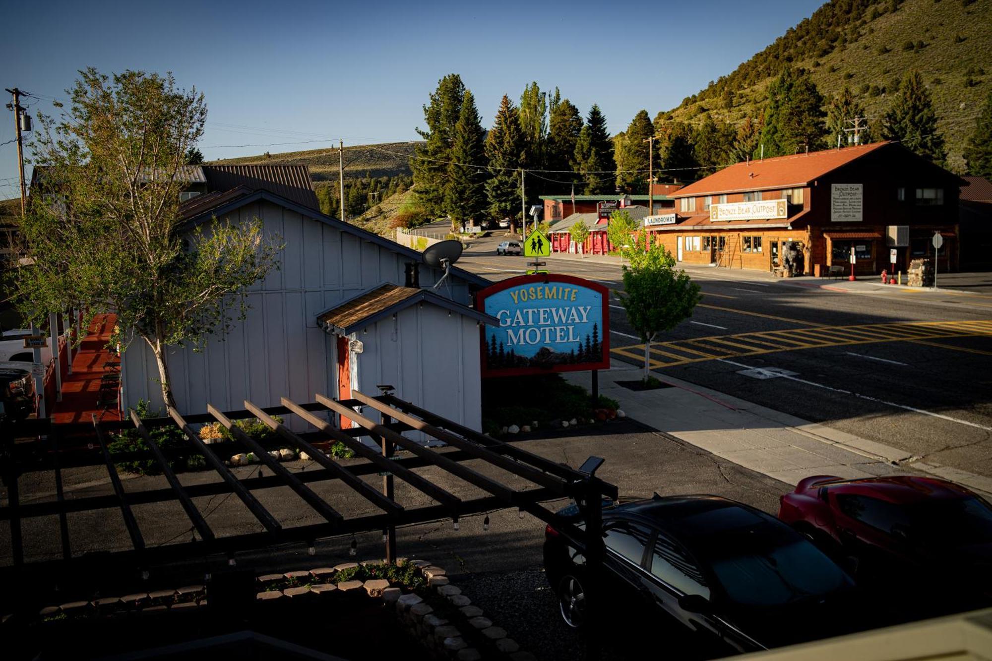 Yosemite Gateway Motel Lee Vining Bagian luar foto